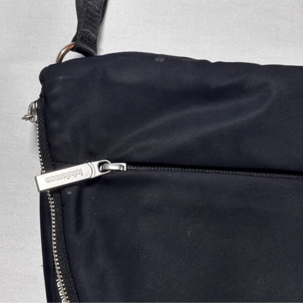 lululemon Everywhere Crossbody Bag Black Silver Metal Hardware Water Repellent - Picture 8 of 15